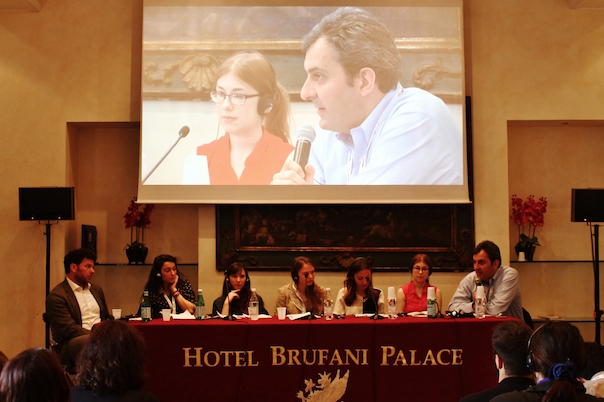 Il panel di presentazione dei saggi delle 5 studentesse vincitrici della prima edizione.